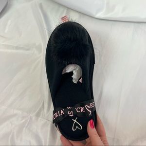 Victoria’s Secret Black Open Back Slippers with Pom Pom, size Small (5-6) NWT